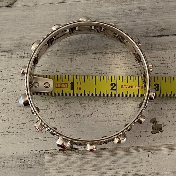 Beautiful Mars & Valentine Bangle Bracelet. - Picture 5 of 6